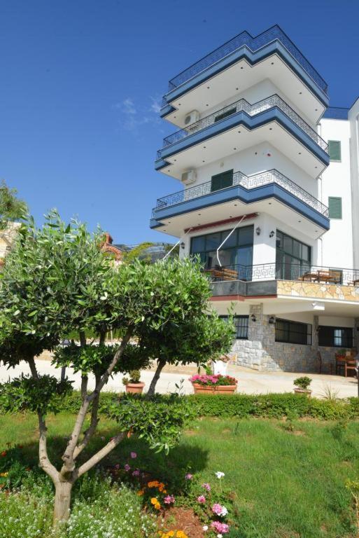 Hotel Artisti Вльора Екстер'єр фото