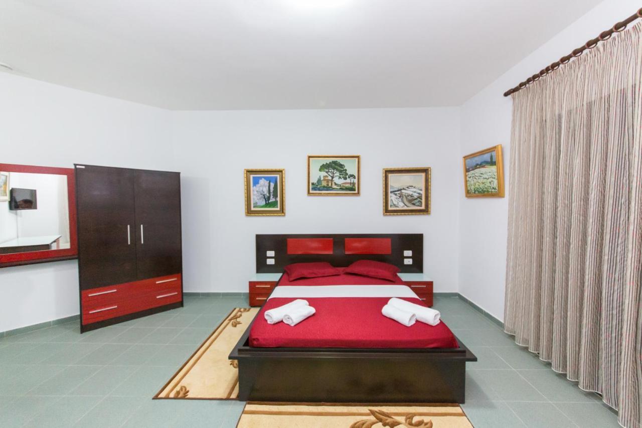Hotel Artisti Вльора Екстер'єр фото