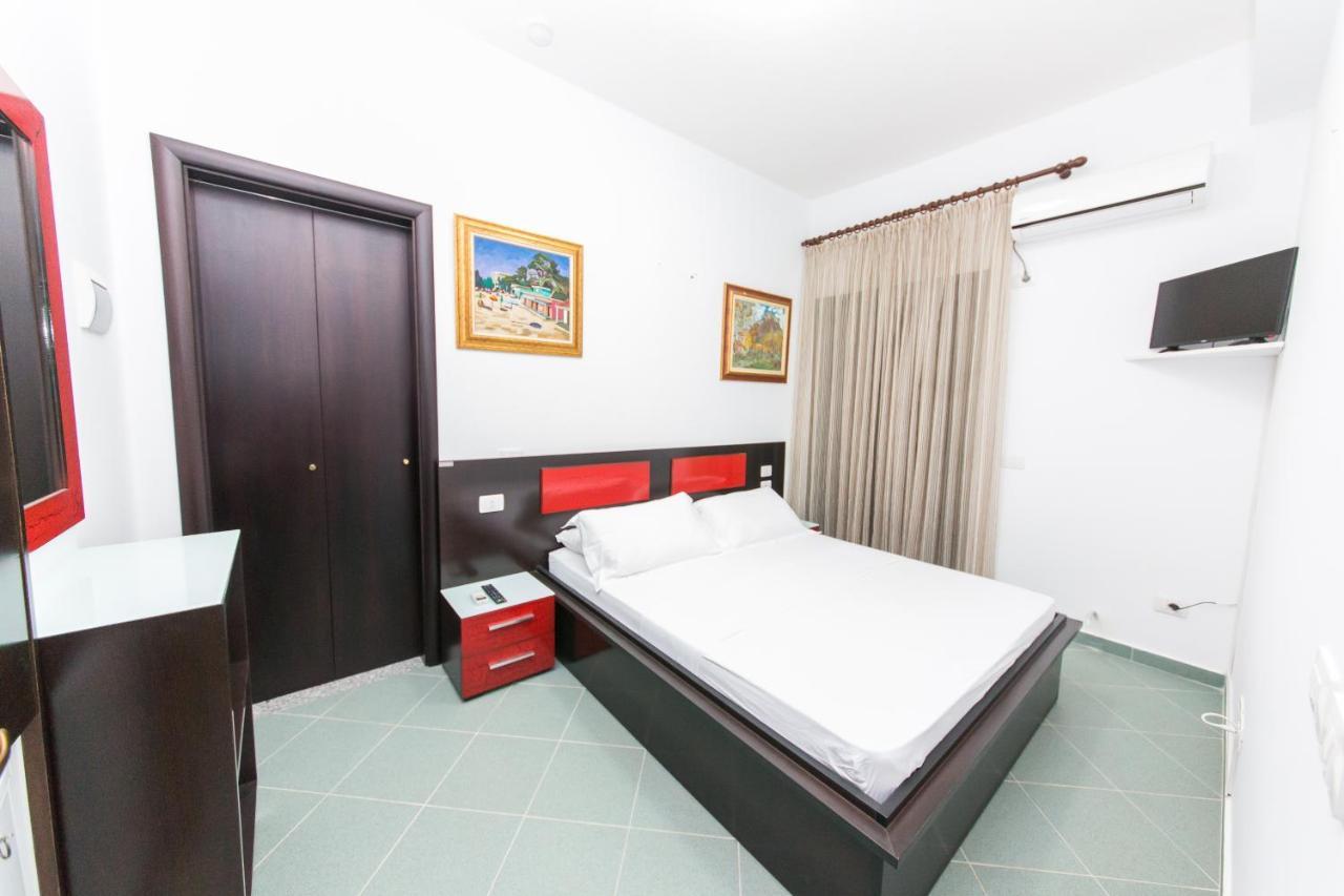Hotel Artisti Вльора Екстер'єр фото