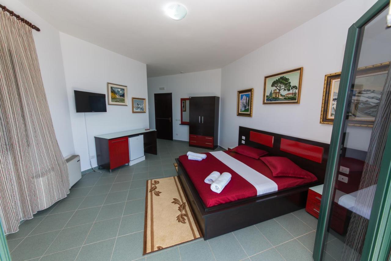 Hotel Artisti Вльора Екстер'єр фото