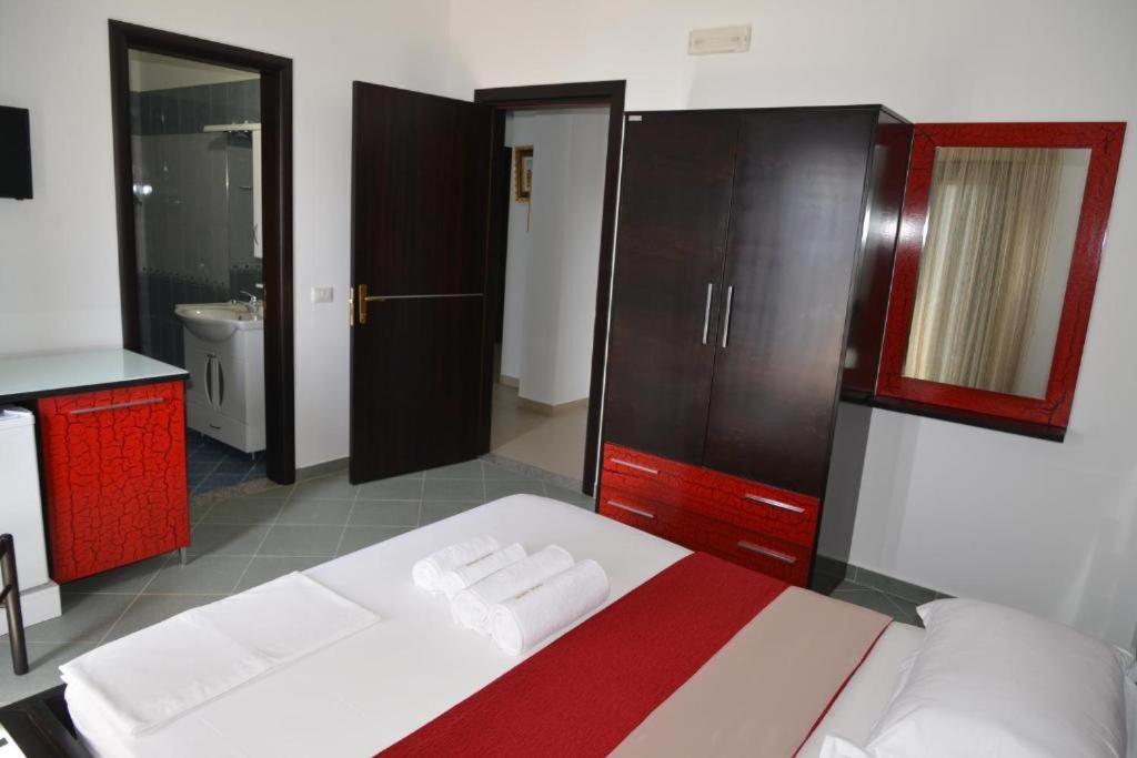 Hotel Artisti Вльора Екстер'єр фото
